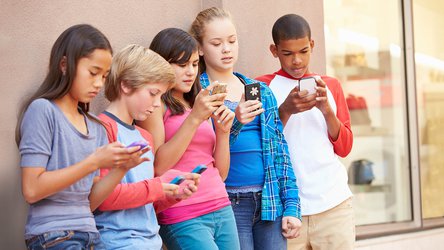 School Cellphone Use Contracts Can Reduce Bullying